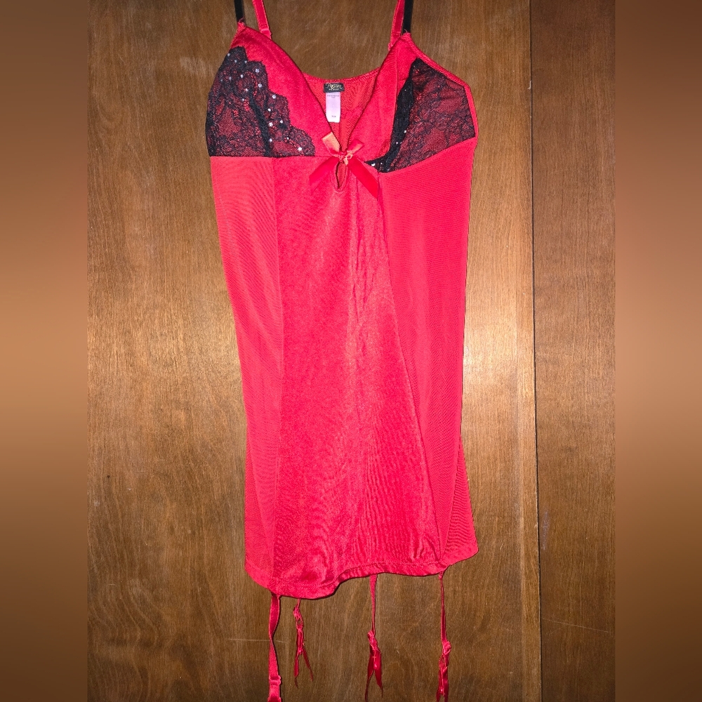 Chic Red Lace Chemise